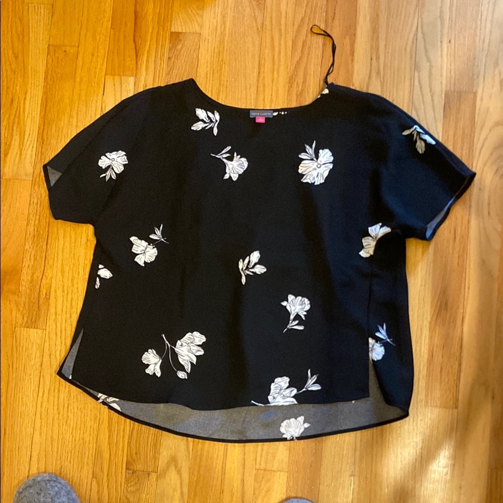 Vince Camuto Black and White Boxy Short Sleeve Blouse